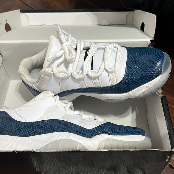 Jordan Other - Air Jordan 11 retro low LE GS